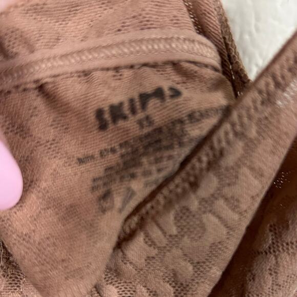 SKIMS LOGO MESH TRIANGLE Bralette Nude size XS - Picture 5 of 8